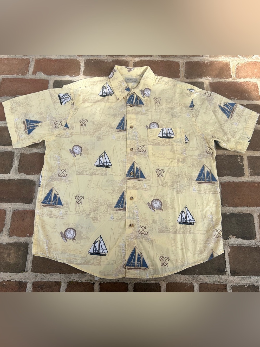 Vintage 90s 2000s pale yellow cotton short sleeve button down nautical sailboats